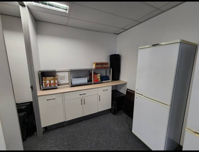 222M² OFFICE TO LET IN PINELANDS